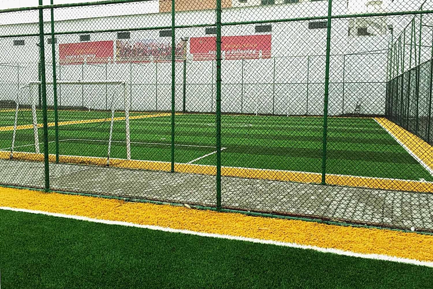 fas barcelona futbol okulu acik futbol sahasi 4