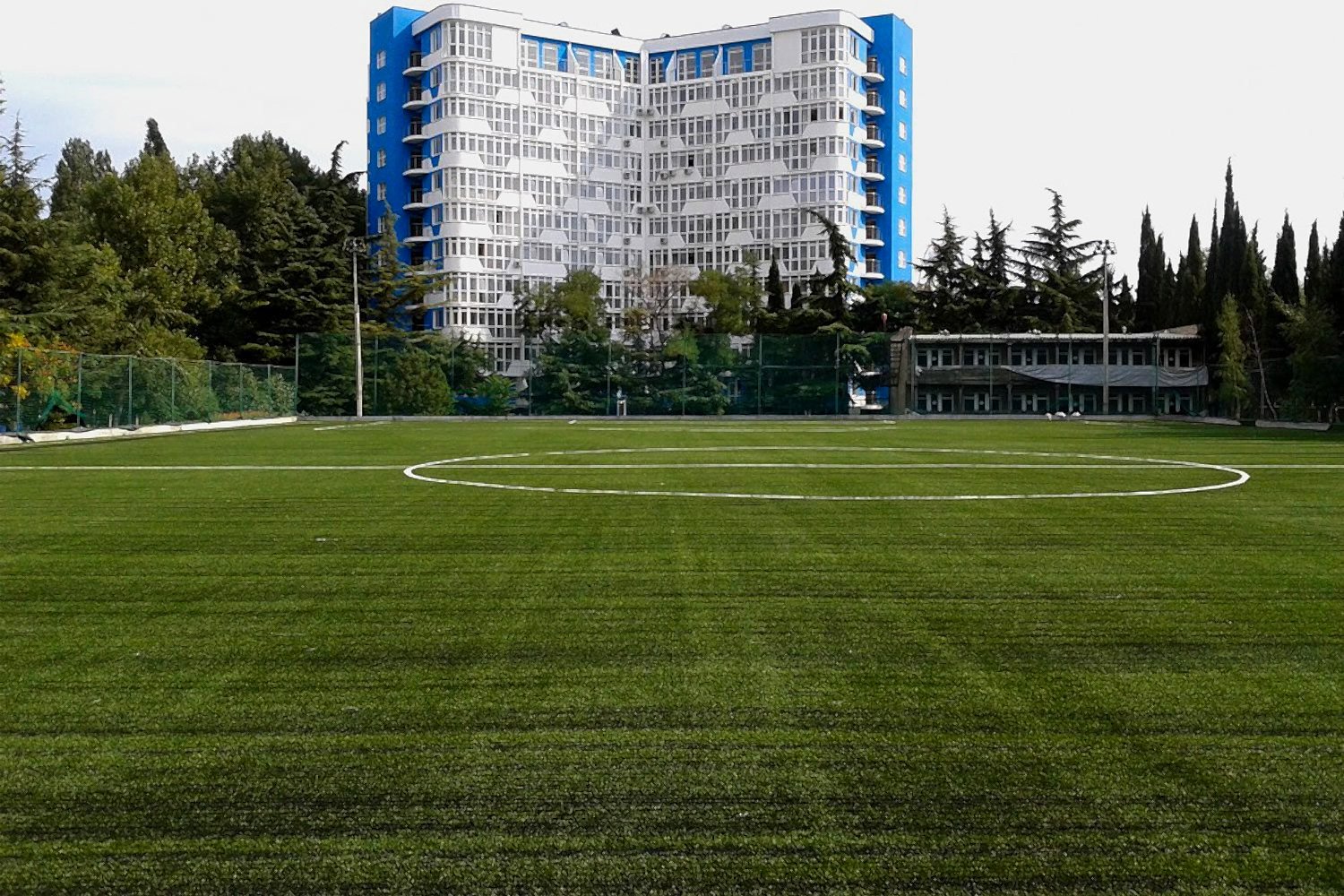 kirim spartak aluska futbol sahasi