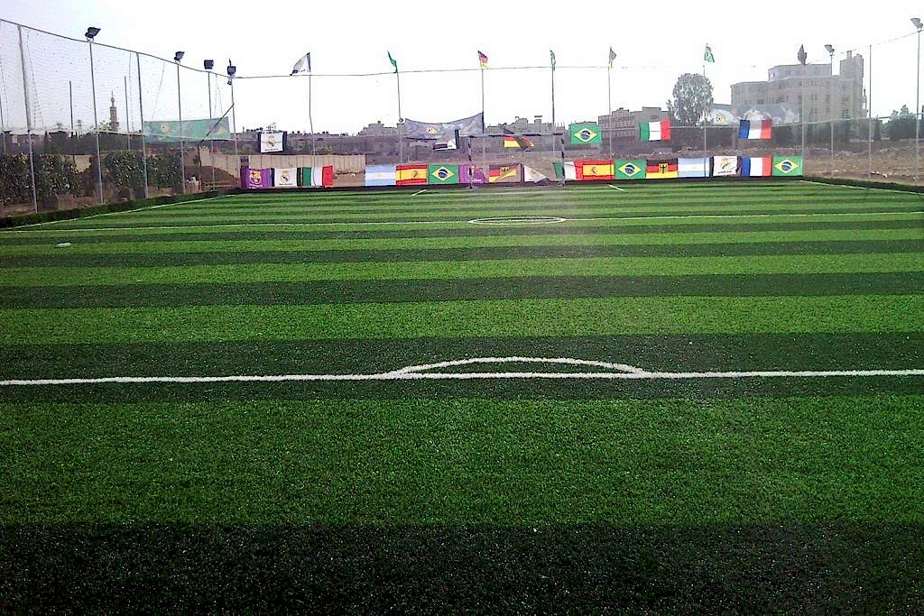 suriye saidda zainab mini suni cim futbol sahasi