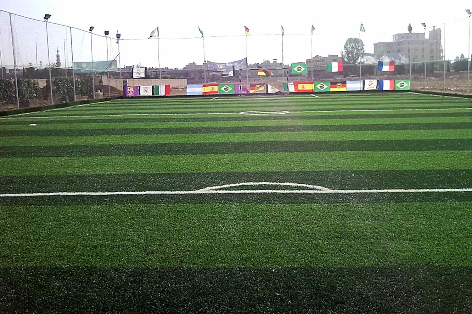 suriye saidda zainab mini suni cim futbol sahasi