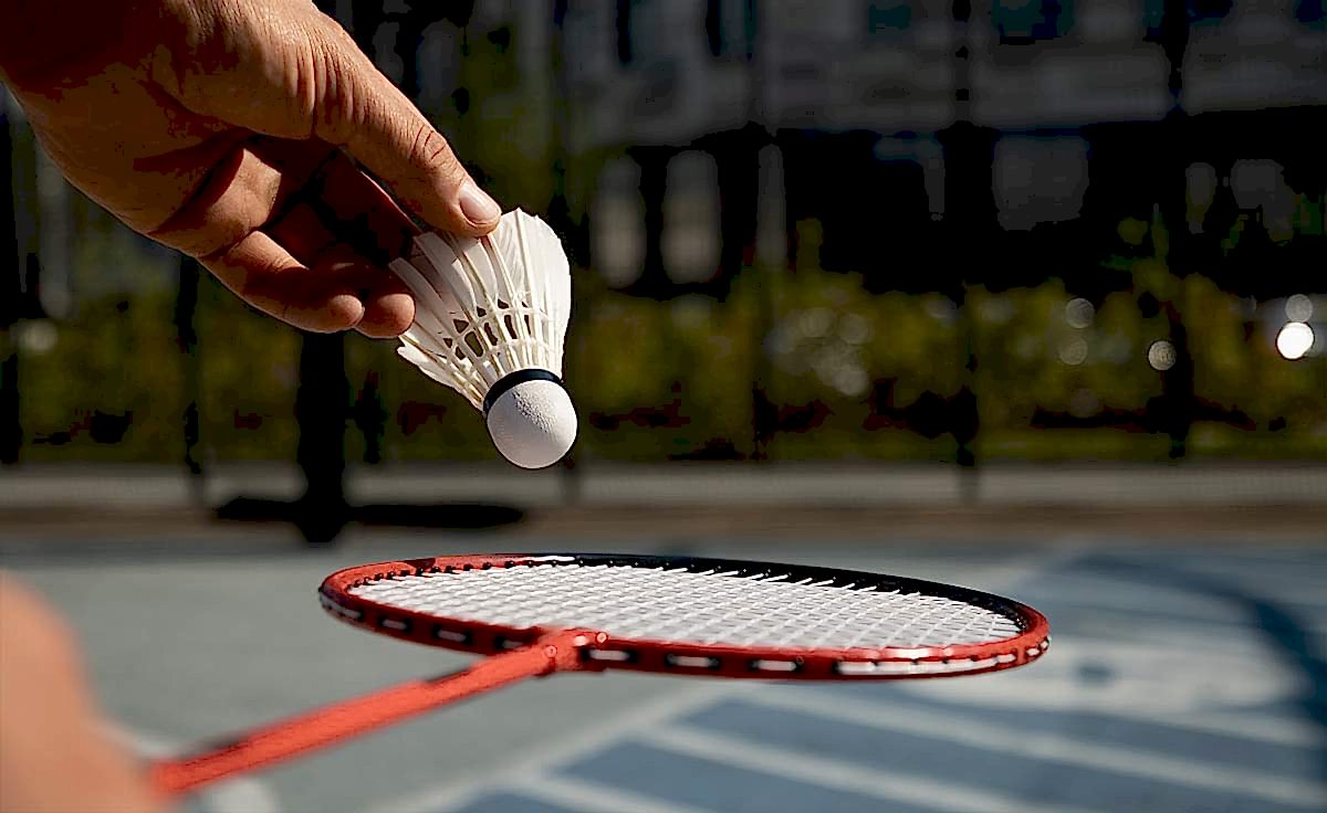 Açık Havada Badminton Sahası